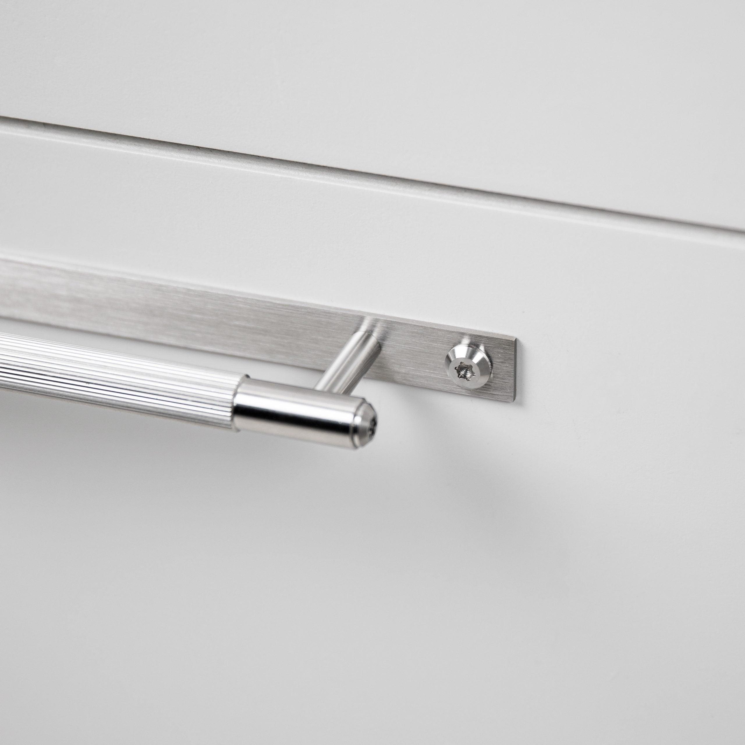 Maner tip bara PULL BAR / Cu placa / Mare / LINEAR - Buster & Punch - PARIS14A.RO