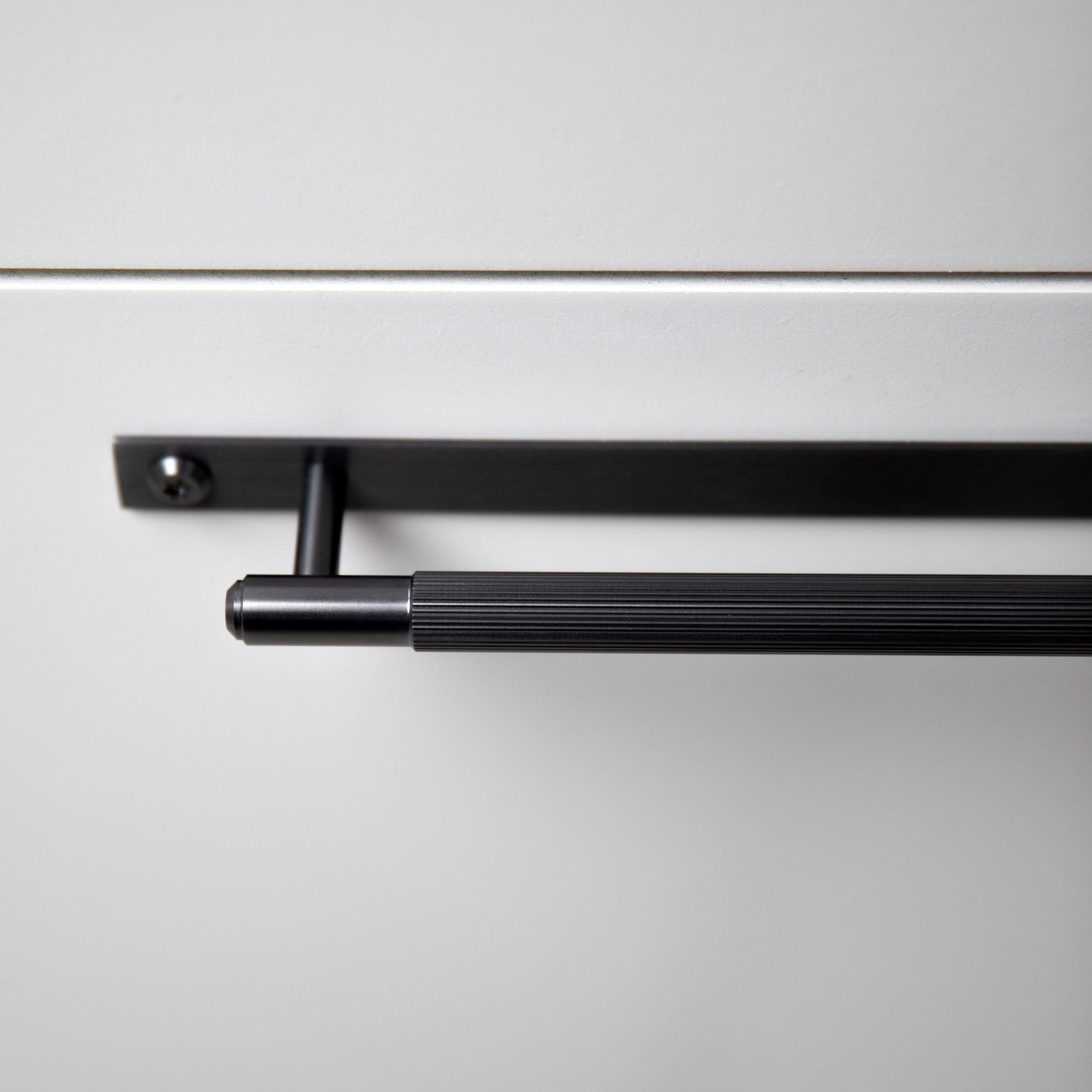 Maner tip bara PULL BAR / Cu placa / Mare / LINEAR - Buster & Punch - PARIS14A.RO