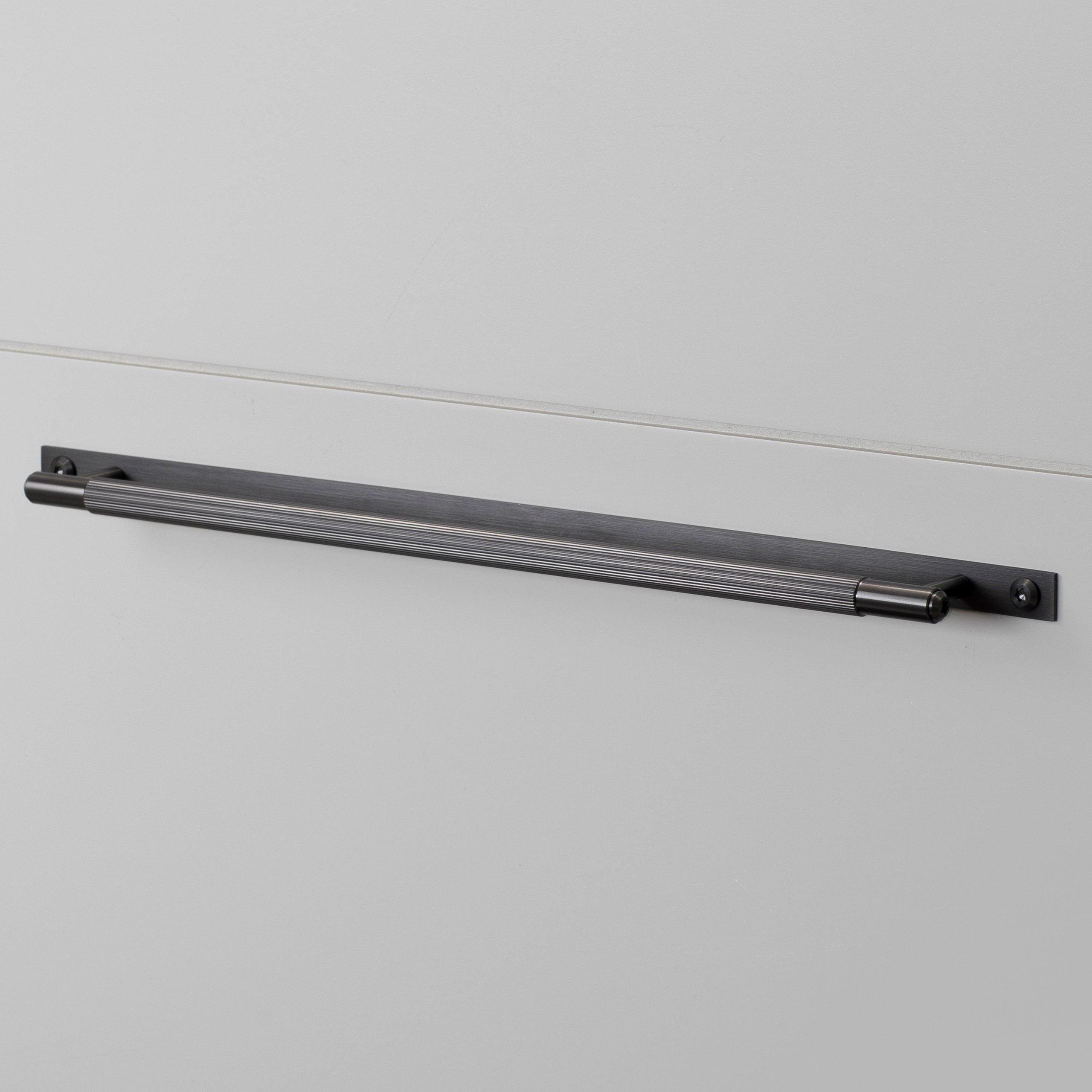 Maner tip bara PULL BAR / Cu placa / Mare / LINEAR - Buster & Punch - PARIS14A.RO
