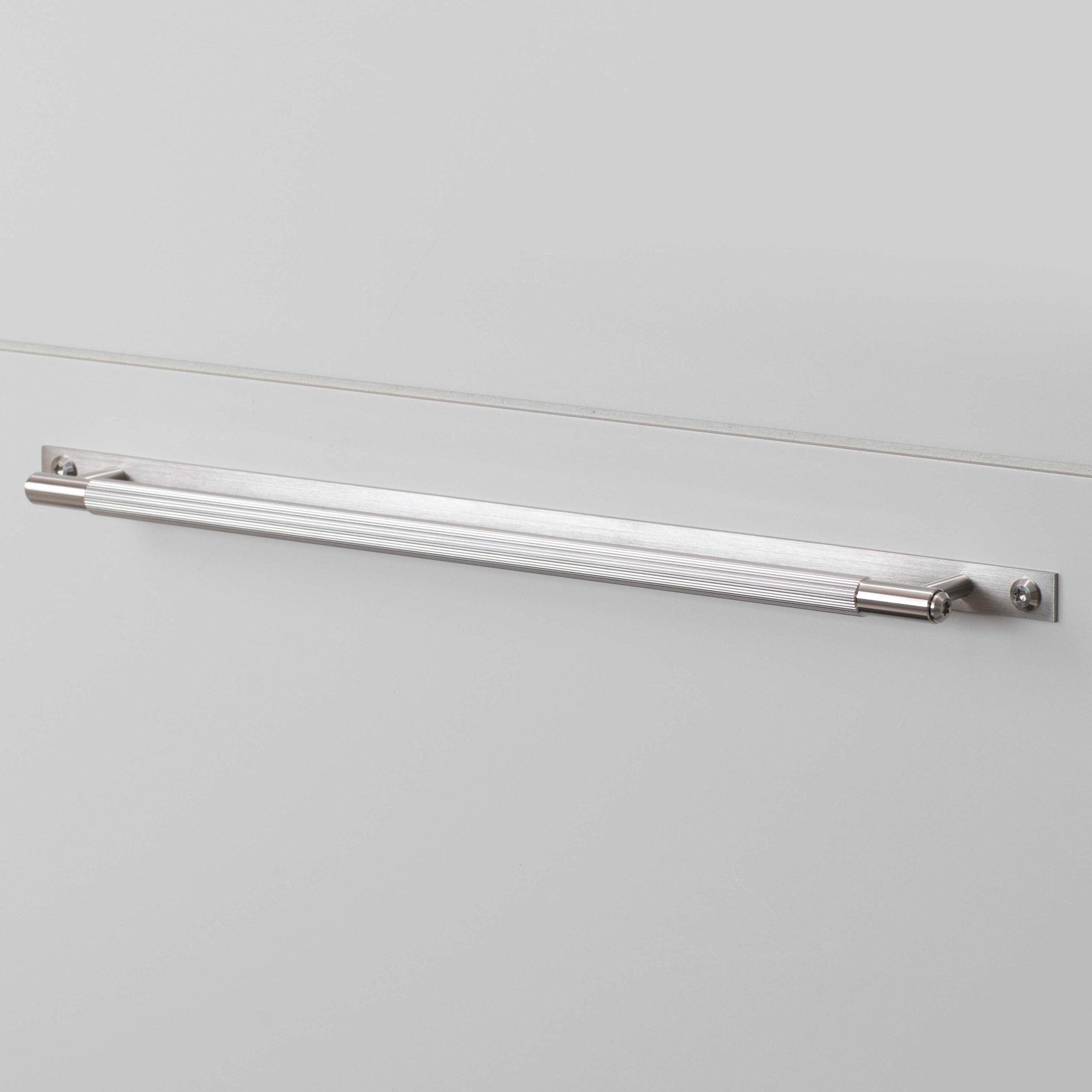 Maner tip bara PULL BAR / Cu placa / Mare / LINEAR - Buster & Punch - PARIS14A.RO