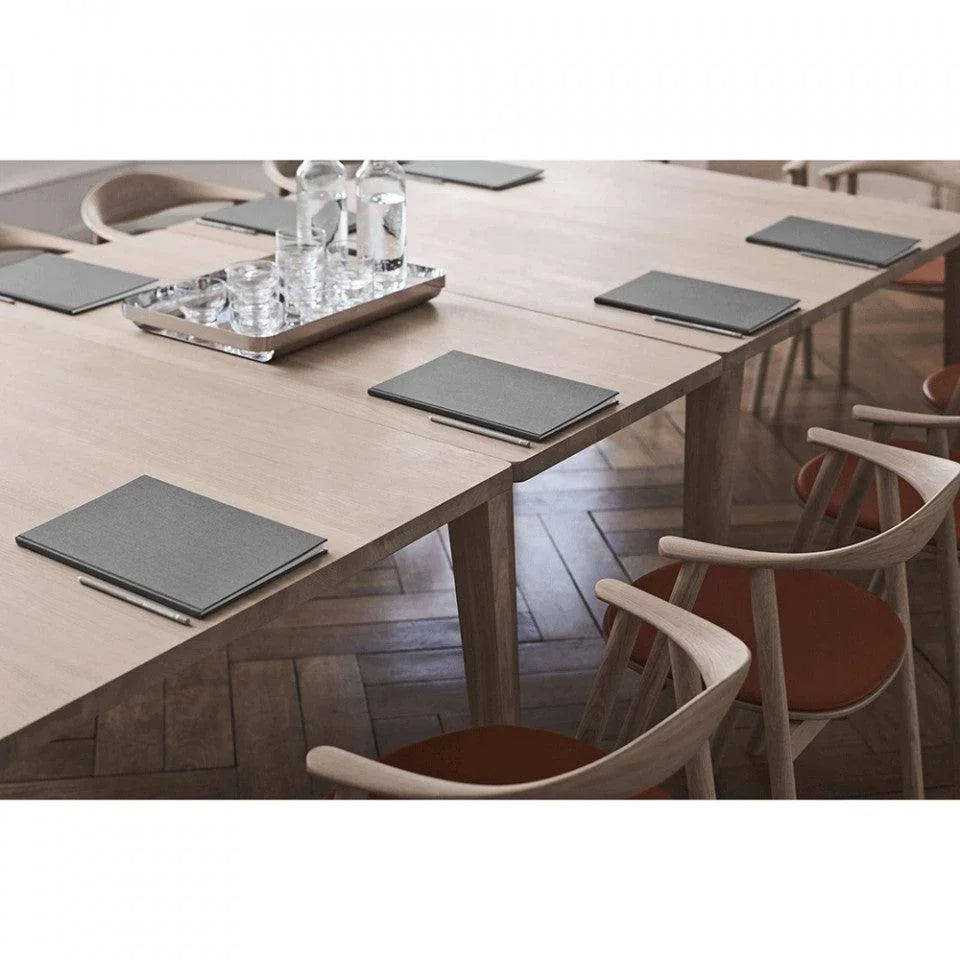 Masa dining maro din lemn de stejar 130x130 cm Graceful Bolia - PARIS14A.RO