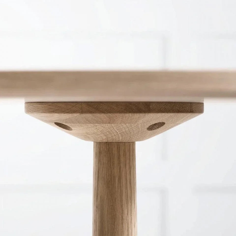 Masa dining maro din lemn de stejar 70x70 cm Turned Bolia - PARIS14A.RO