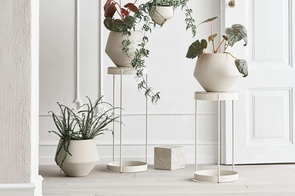 Masa laterala bej nisipiu din travertin si otel 28 cm Drum High Bolia - PARIS14A.RO