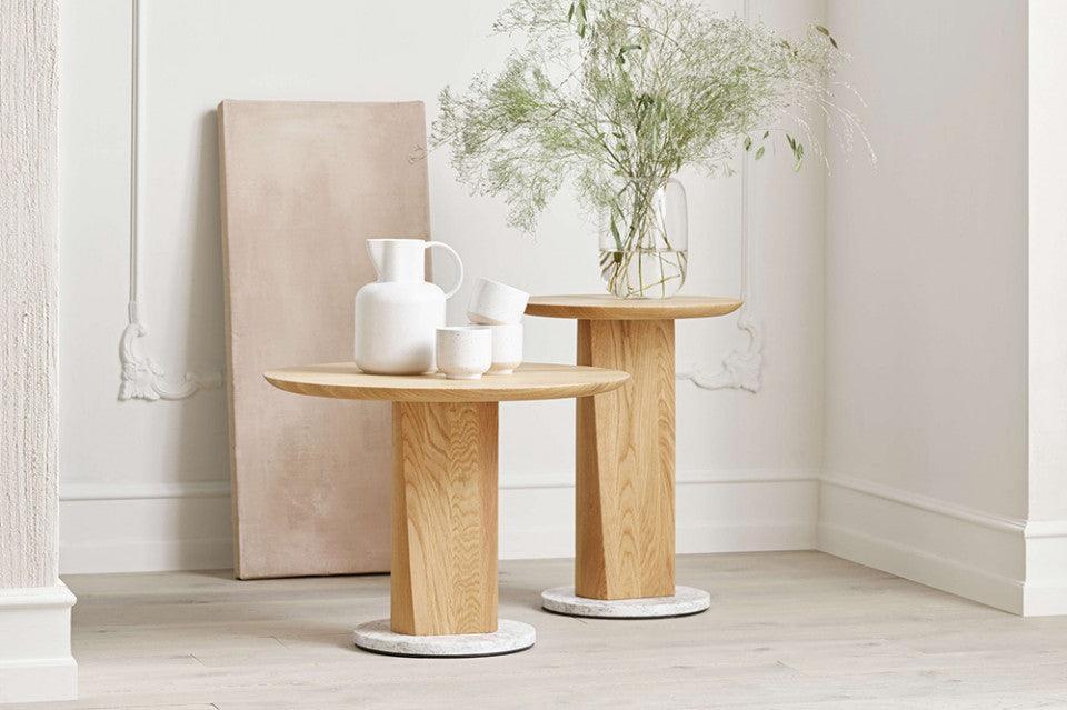 Masa laterala maro din marmura si lemn de stejar 42 cm Root White Bolia - PARIS14A.RO