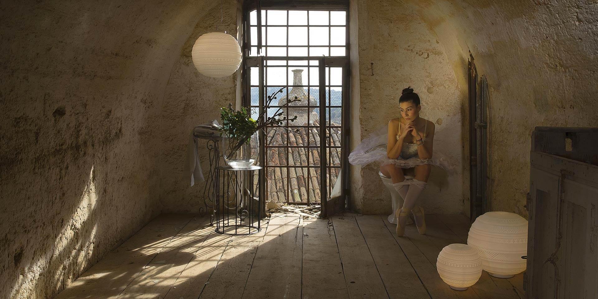 Pendul modern din sticla alba mata Braille by Karman - PARIS14A.RO