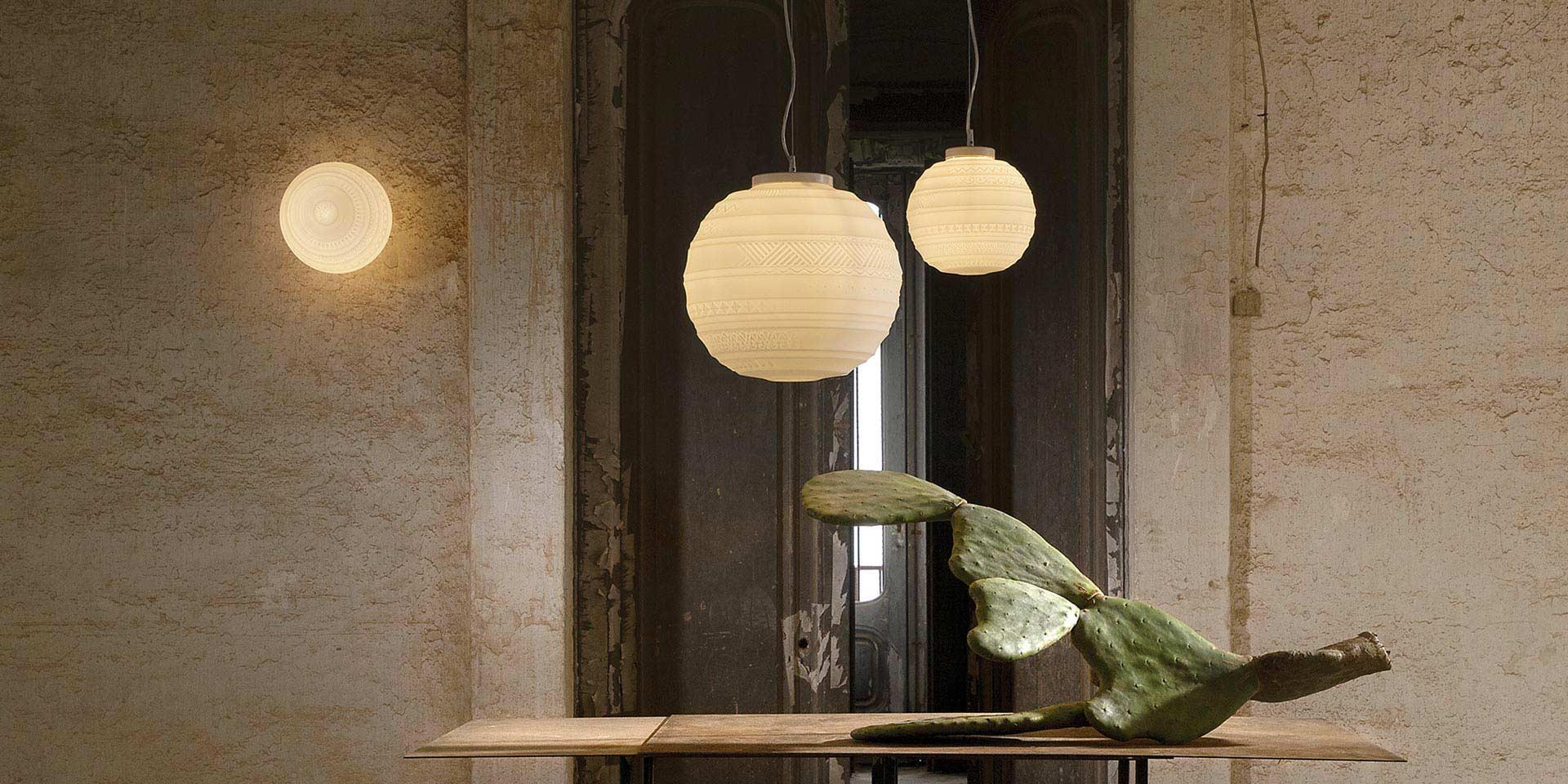 Pendul modern din sticla alba mata Braille by Karman - PARIS14A.RO