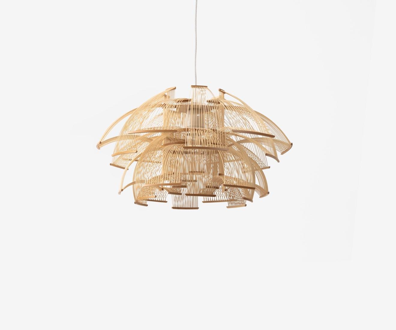 Pendul realizat manual din aproape 1000 de fasii de bambus Hokore by Motarasu - PARIS14A.RO