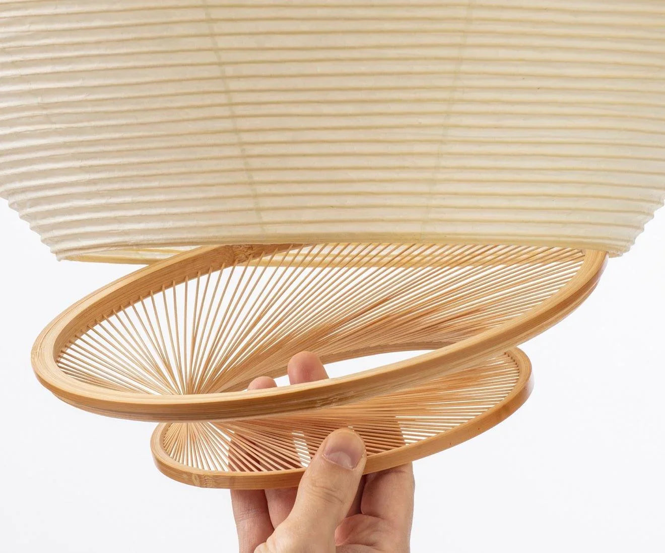 Pendul realizat manual din hartie japoneza si bambus Ron by Motarasu - PARIS14A.RO