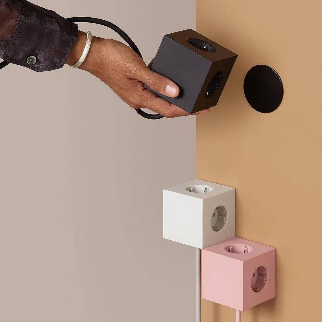 Prelungitor tip cub Square 1, 3 prize, 2 USB - Culoare Stockholm Black - Avolt - PARIS14A.RO