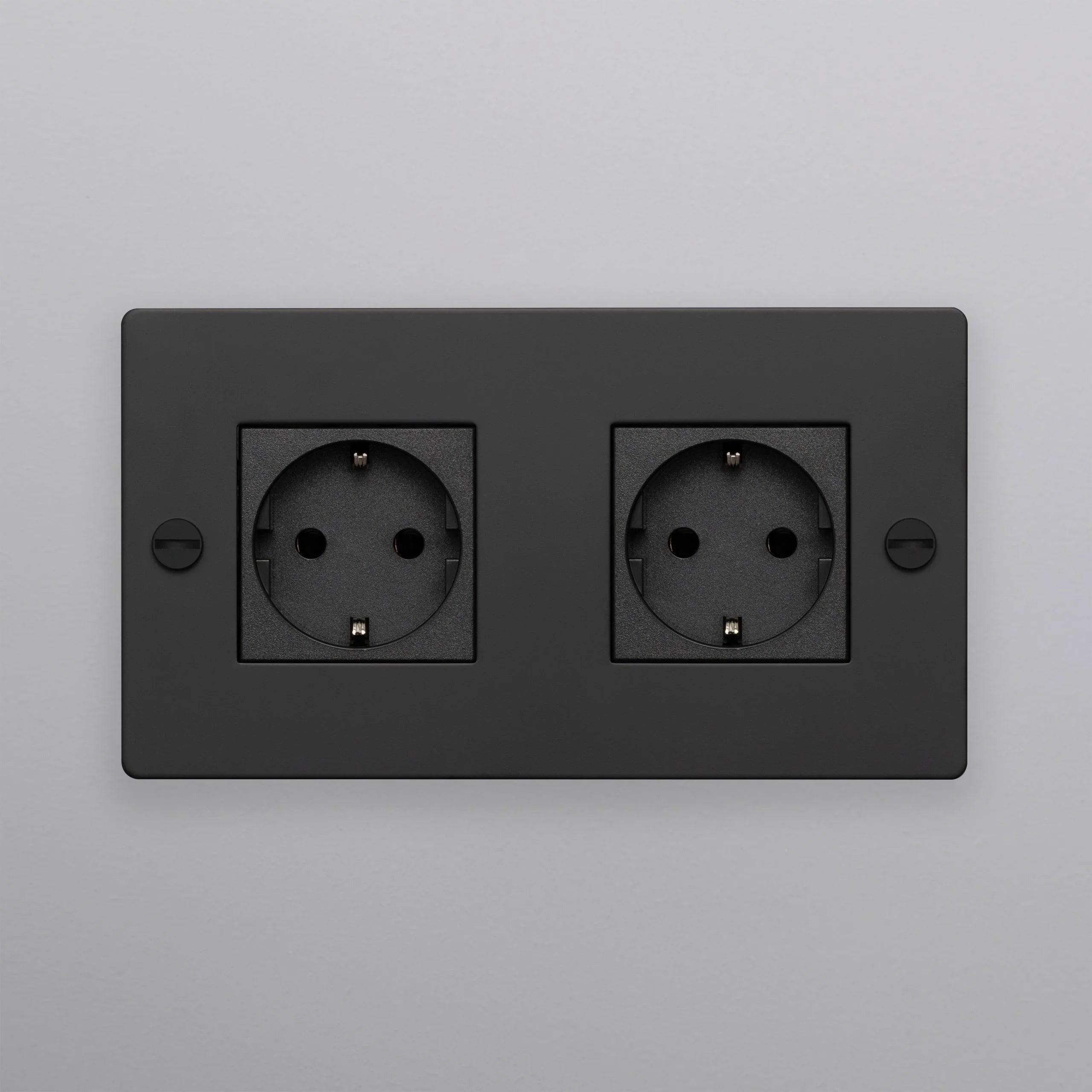 Priza 2G - Buster & Punch - PARIS14A.RO