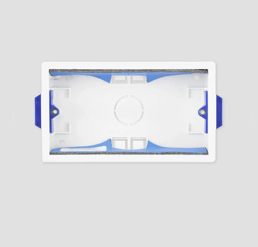 Doza patrata model UK - Buster & Punch