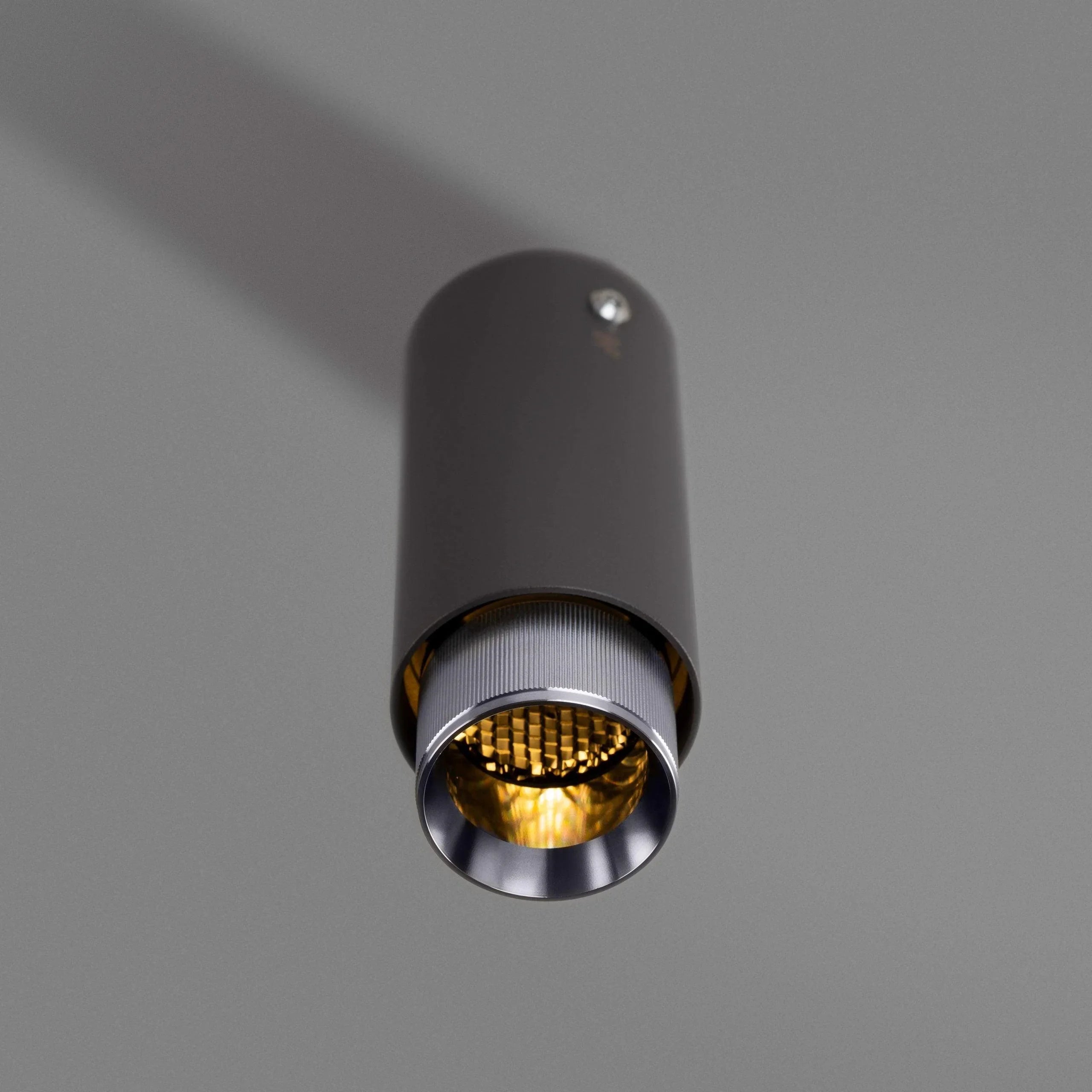 Reflector fixat pe tavan Exhaust LINEAR / GRAPHITE - Buster & Punch - PARIS14A.RO