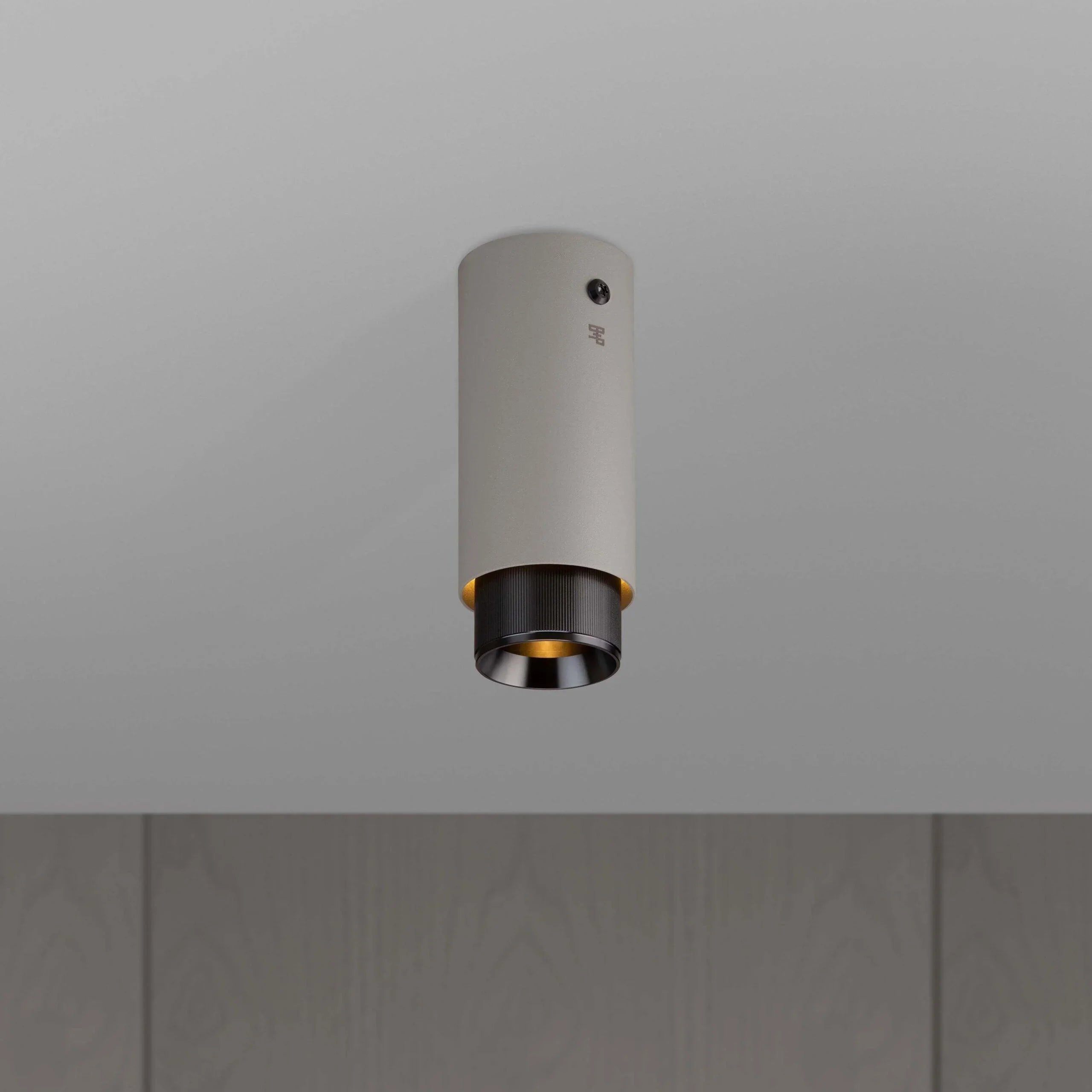 Reflector fixat pe tavan Exhaust LINEAR / STONE - Buster & Punch - PARIS14A.RO