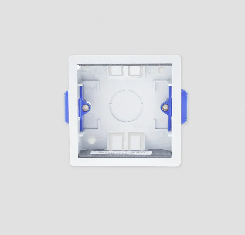 Doza patrata model UK - Buster & Punch