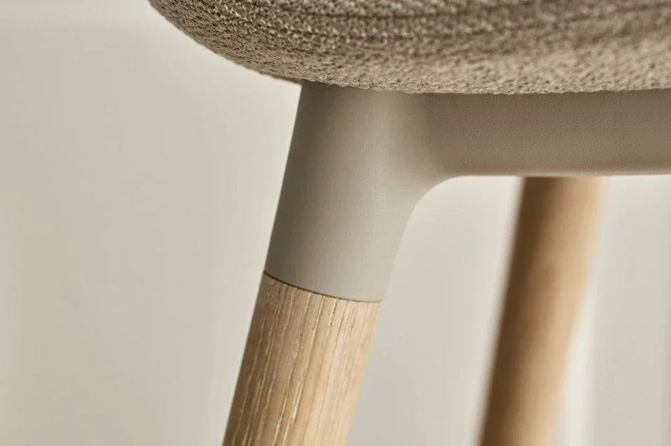 Scaun dining bej din poliester si lemn de stejar Seed Bolia - PARIS14A.RO