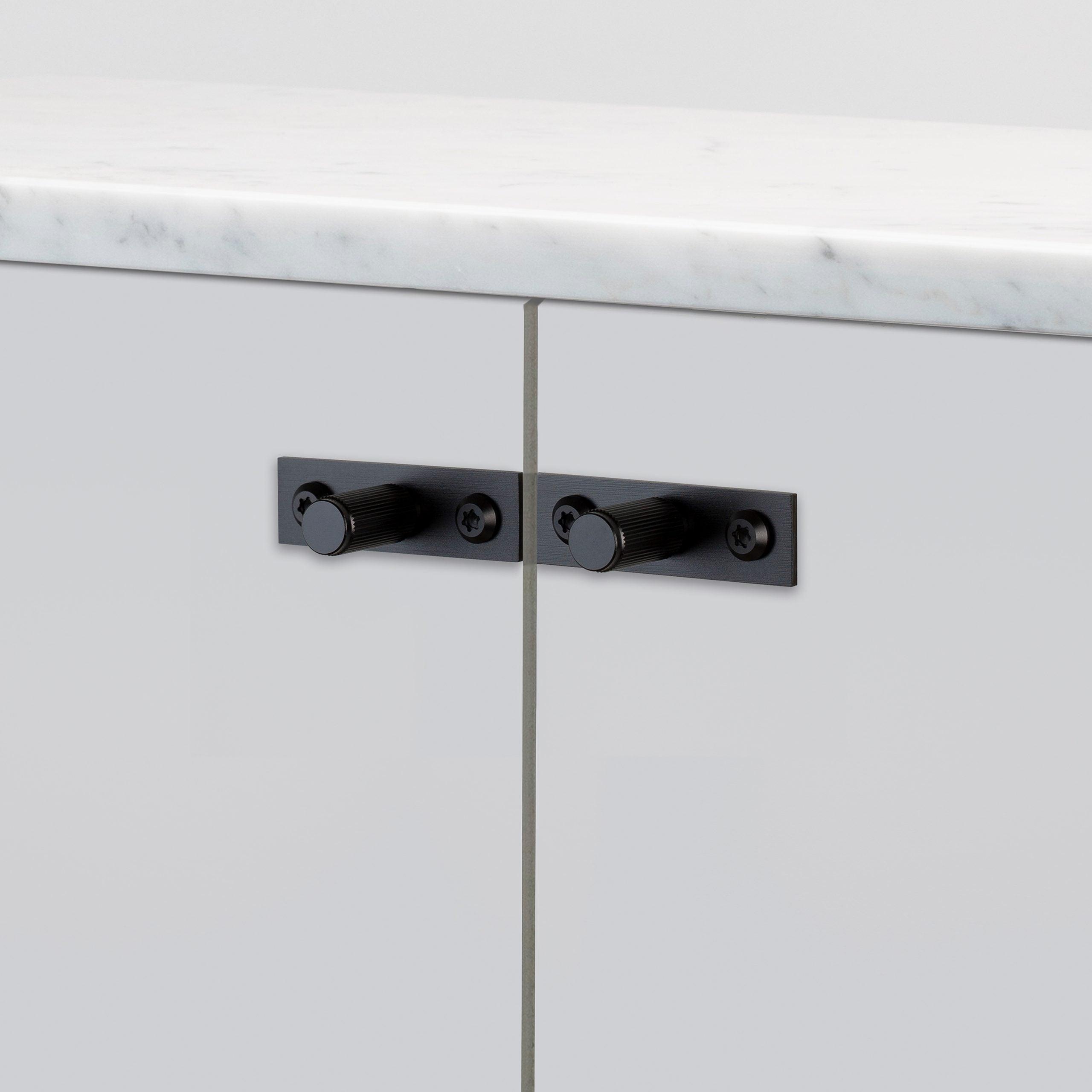 Set de manere tip buton pentru dulap / Cu placa / LINEAR - Buster & Punch - PARIS14A.RO