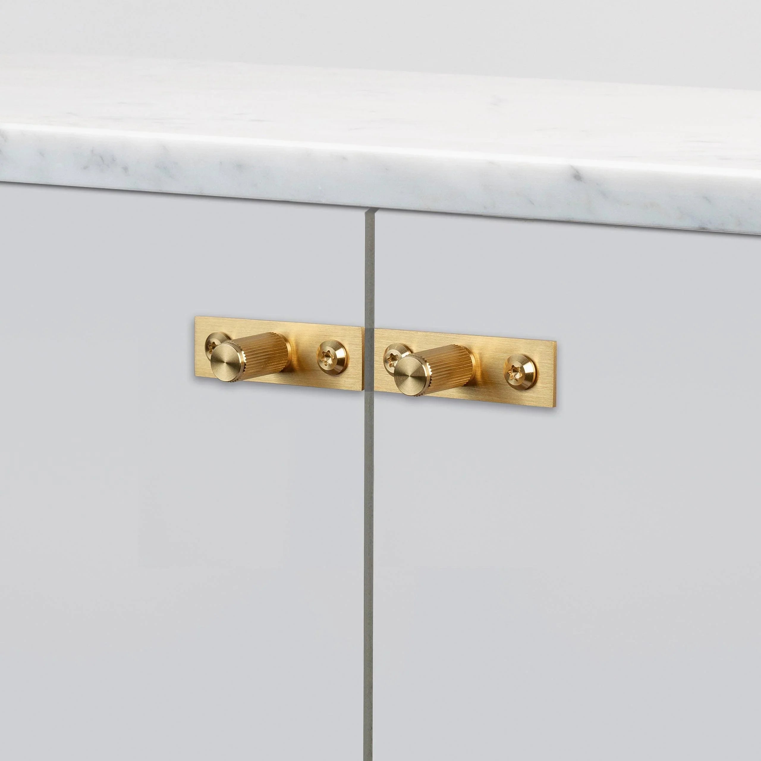 Set de manere tip buton pentru dulap / Cu placa / LINEAR - Buster & Punch - PARIS14A.RO