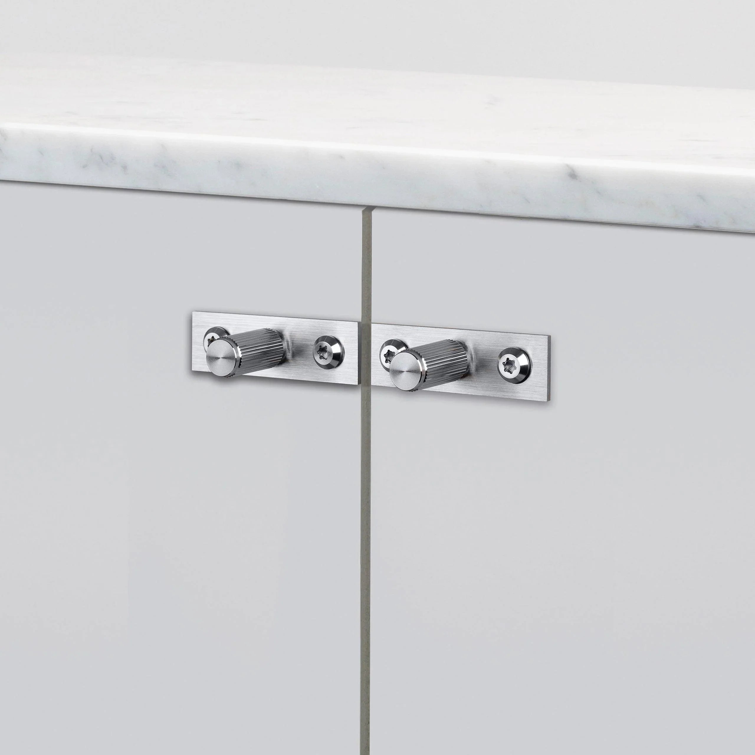 Set de manere tip buton pentru dulap / Cu placa / LINEAR - Buster & Punch - PARIS14A.RO