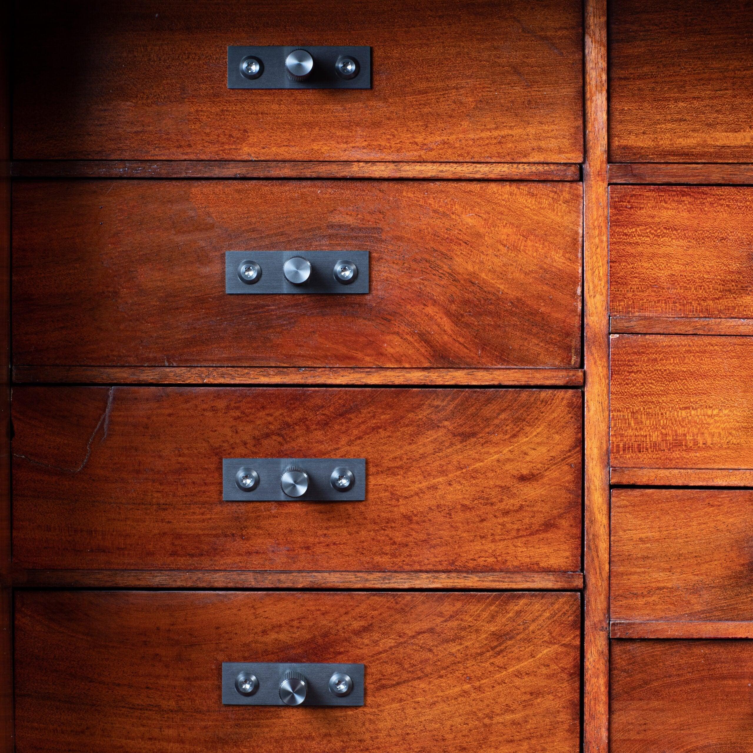 Set de manere tip buton pentru dulap / Cu placa / LINEAR - Buster & Punch - PARIS14A.RO