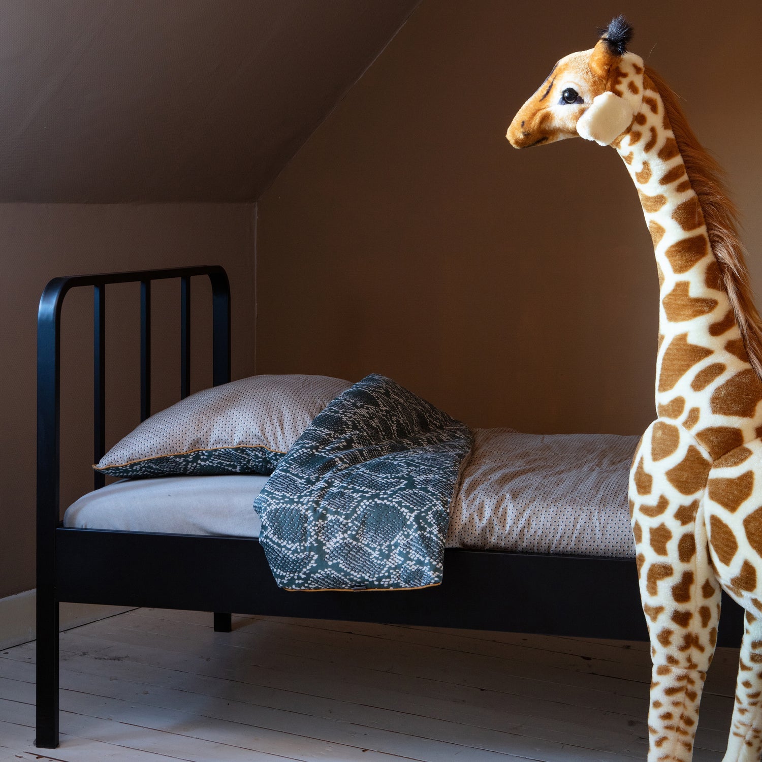 WOOOD pat simplu MEES | otel | Negru | 90x208x95 cm