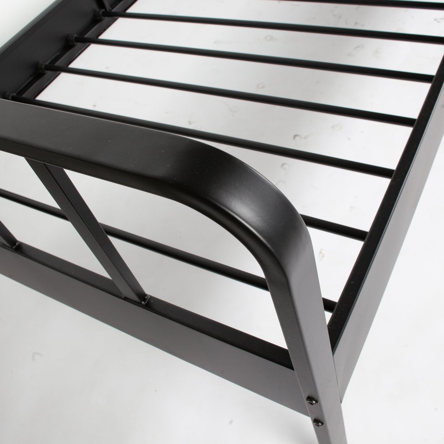 WOOOD pat simplu MEES | otel | Negru | 90x208x95 cm