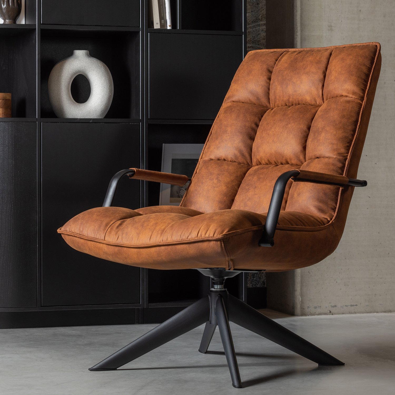 WOOOD fotoliu JOUKE SWIVEL ARMCHAIR | 100% Pes | Coniac | 97x77x69 cm
