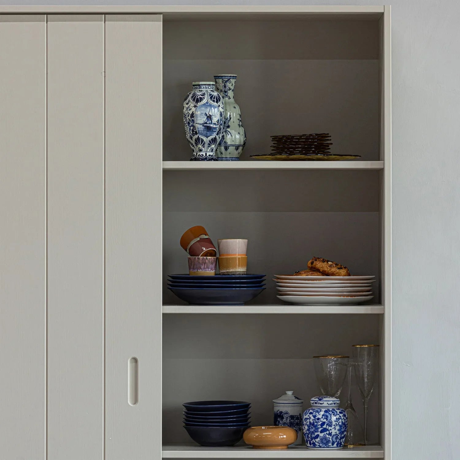 MILA SLIDING DOOR CABINET PINE DUST [fsc]