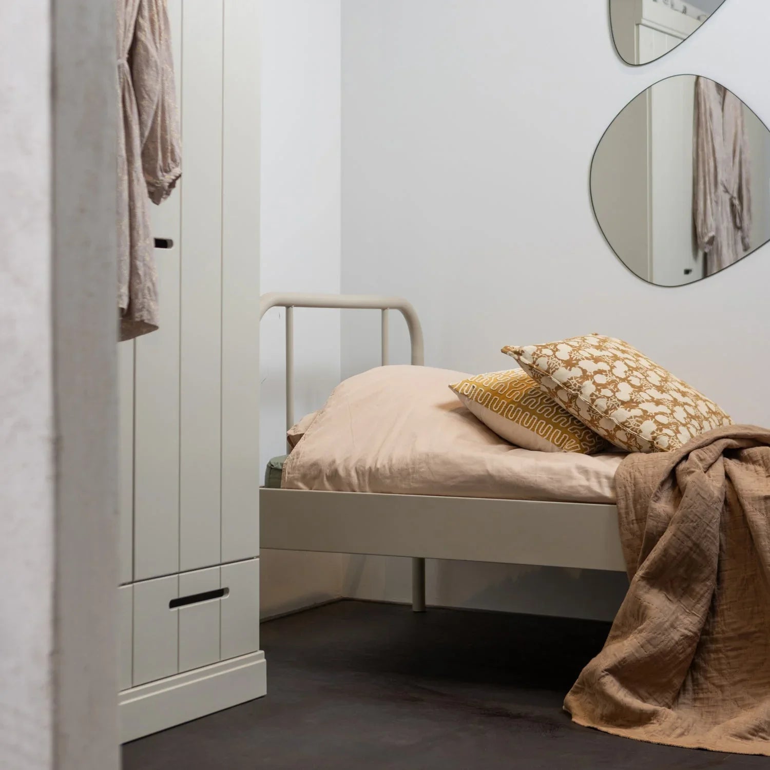 MATA SINGLE BED METAL SAND 90x200CM