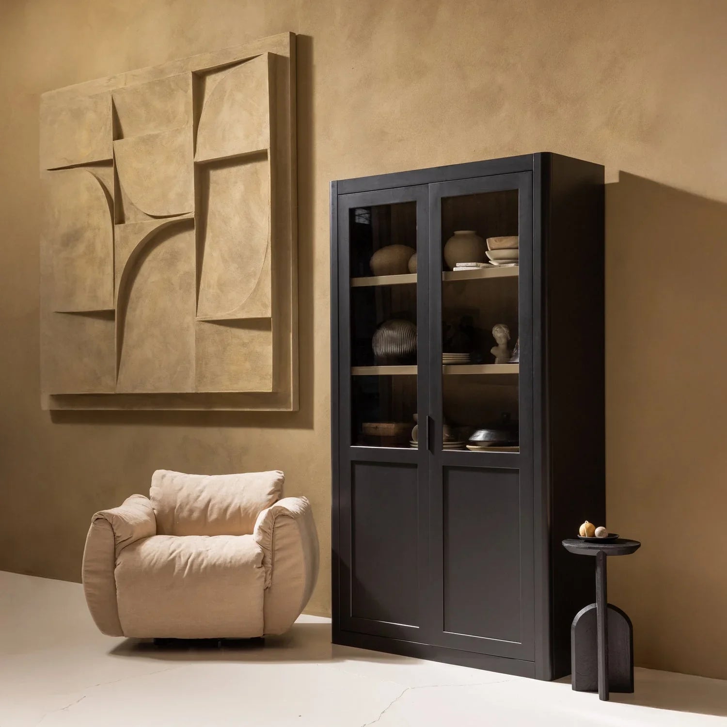 GUNNAR SHOWCABINET PINE MATT BLACK [fsc]