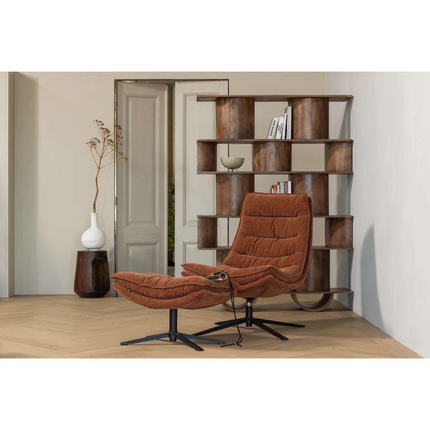 KUBE SWIVEL ARMCHAIR WITH HOCKER BROWN
