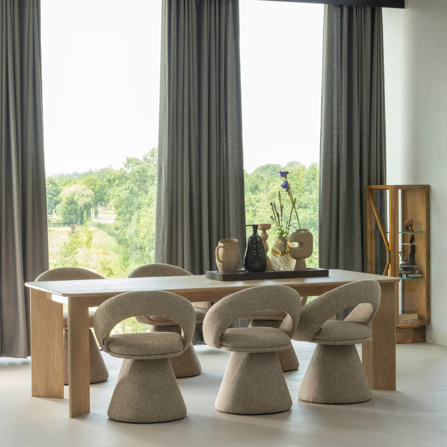 NORBERT HANDSHAPED VASE GLASS BROWN