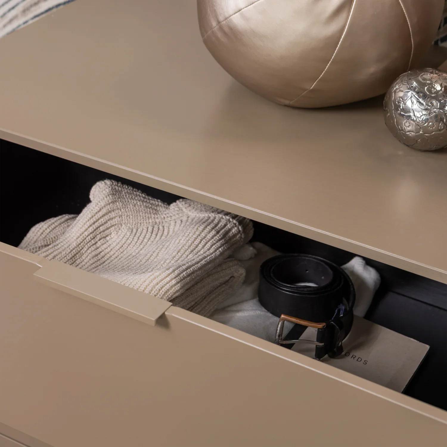 GUNNAR CABINET WITH DRAWERS PINE MUD [fsc]