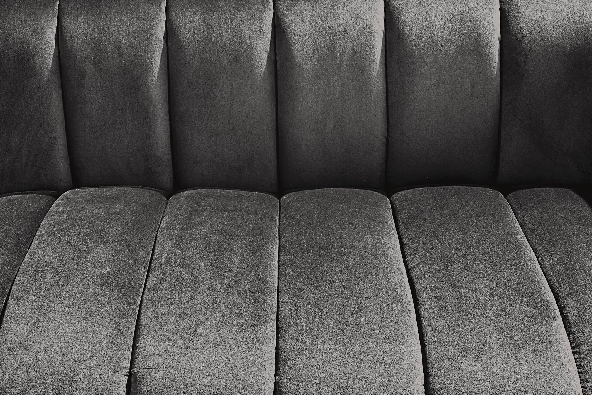 Invicta Canapea NOBLESSE - 165cm, 2 Locuri | Catifea, Negru | 165x78x90 cm