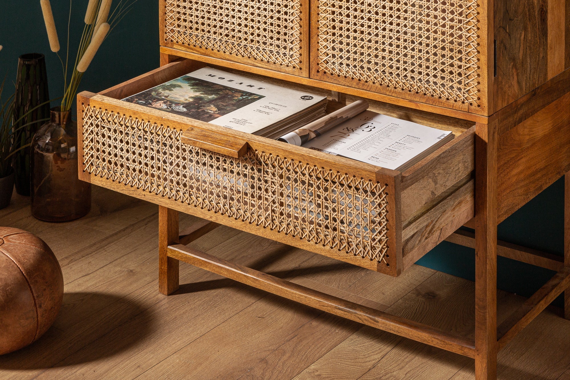 Invicta Vitrină înaltă BAMBOO LOUNGE - 140cm | Mango | 80x140x45 cm