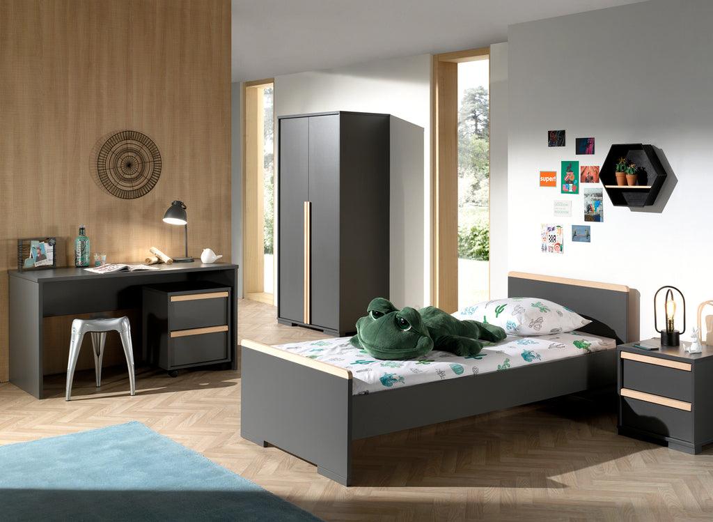 Deze LONDON combinatie in antraciet bestaat uit een bed (90x200) met nachtkastje, 2-deurs kleerkast en bureau met bijhorende rolcontainer. - PARIS14A.RO