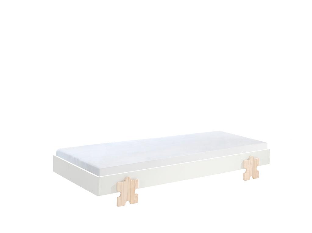 Deze MODULO combinatie bestaat uit 2 witte MODULO bedden (90 x 200 cm) met massieve poten in de vorm van een puzzelstuk. - PARIS14A.RO