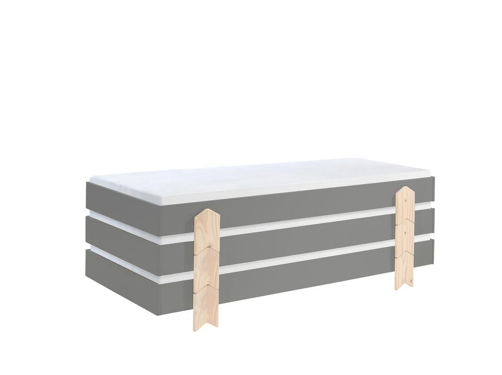 Deze MODULO combinatie bestaat uit 3 grijze MODULO bedden (90 x 200 cm) met massieve poten in de vormvan een pijl. - PARIS14A.RO