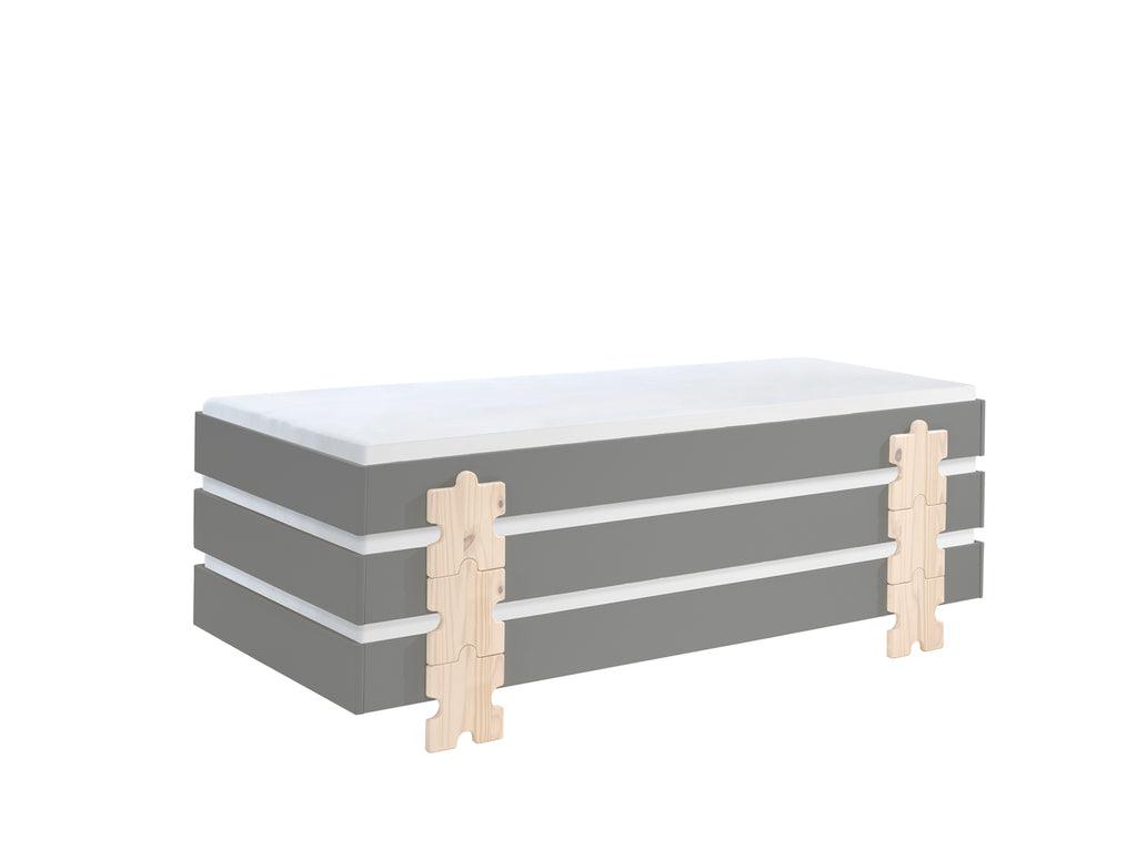 Deze MODULO combinatie bestaat uit 3 grijze MODULO bedden (90 x 200 cm) met massieve poten in de vorm van een puzzelstuk. - PARIS14A.RO