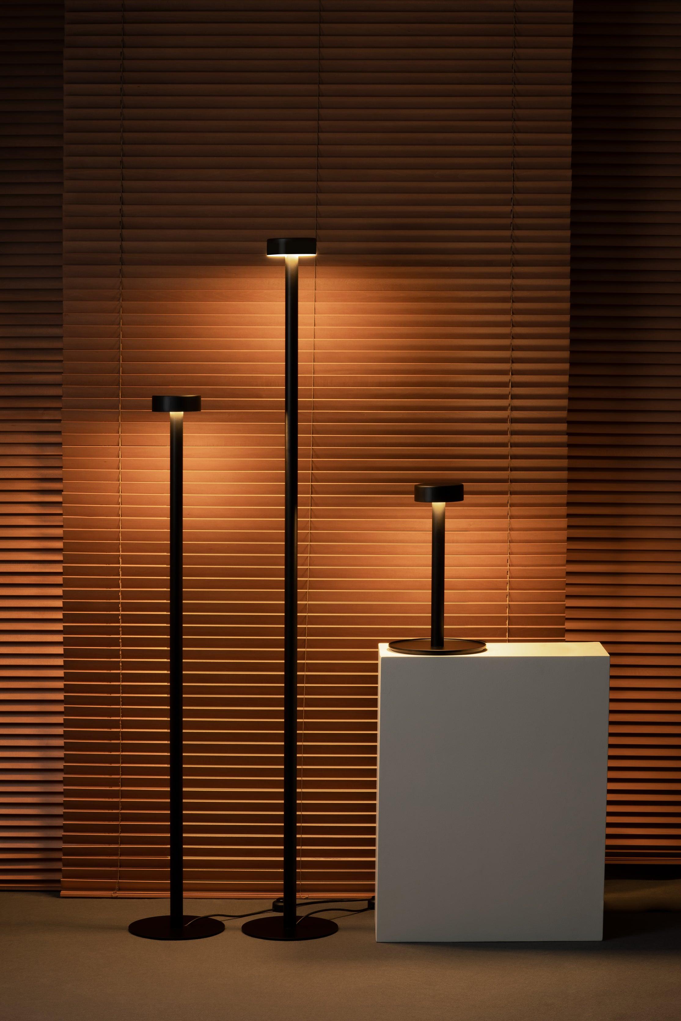 Lampa de masă Peak Lane cu LED-uri, placă de circuit imprimat, negru texturat. - PARIS14A.RO