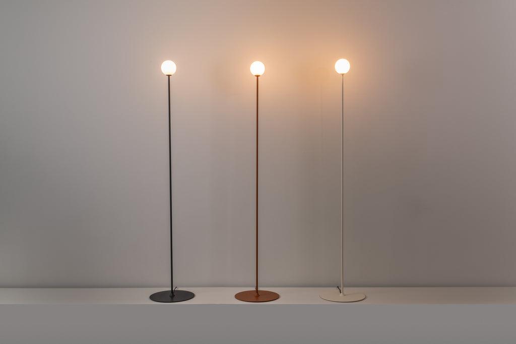 Lampa de podea Symphony G9 H. 130 cm, texturată în culoarea mâței - PARIS14A.RO