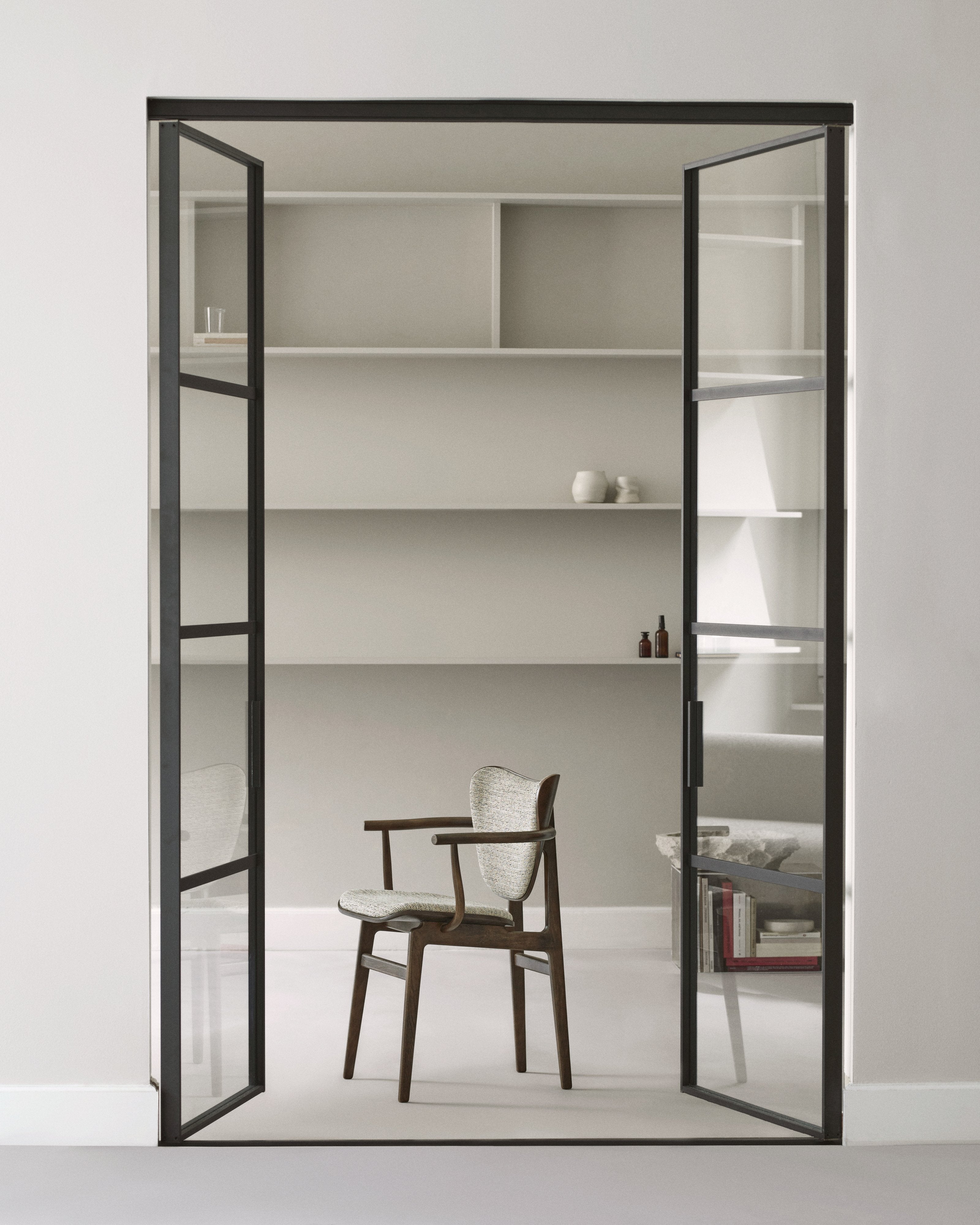 NORR11 fotoliu Elephant tapitat | stejar FSC | Stejar afumat inchis | 58x53xh80 cm