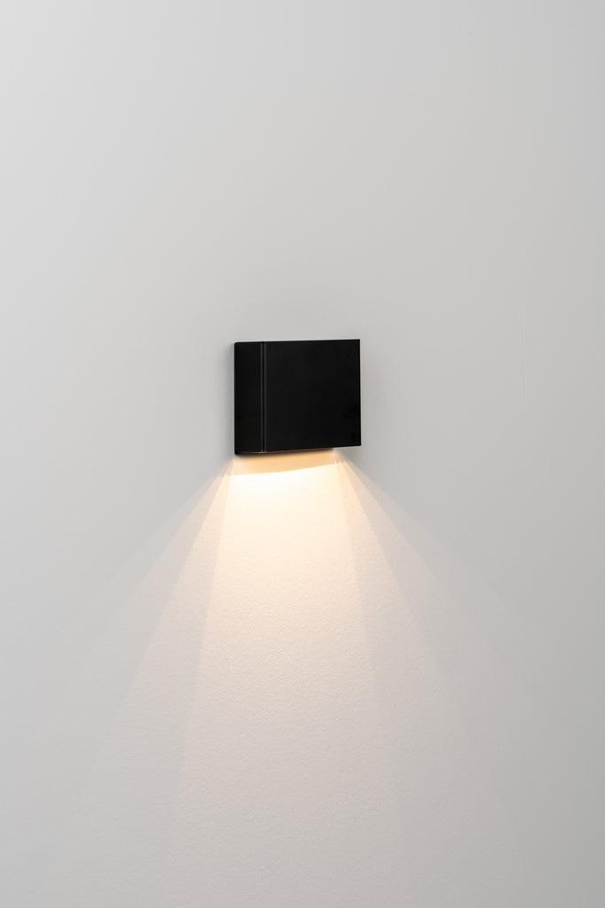 Lampă de perete O-tel cu placă de circuit imprimată cu LED-uri, texturată NEGRU. - PARIS14A.RO