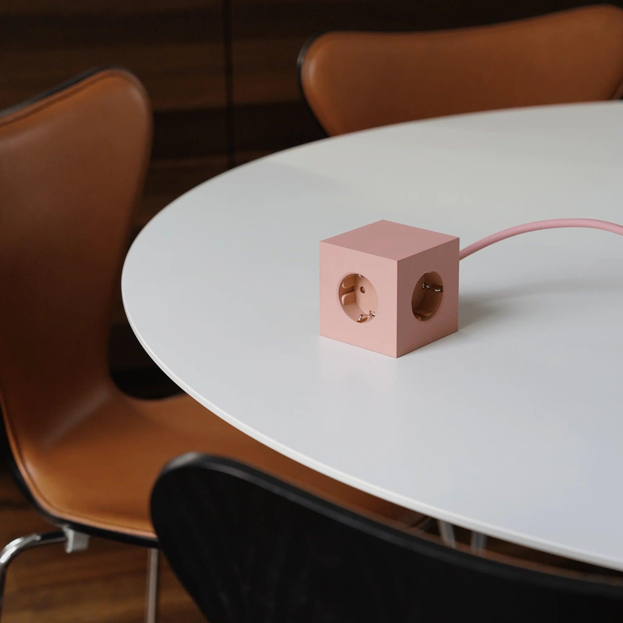 Prelungitor tip cub Square 1, 3 prize, 2 USB - Culoare Old Pink - Avolt - PARIS14A.RO