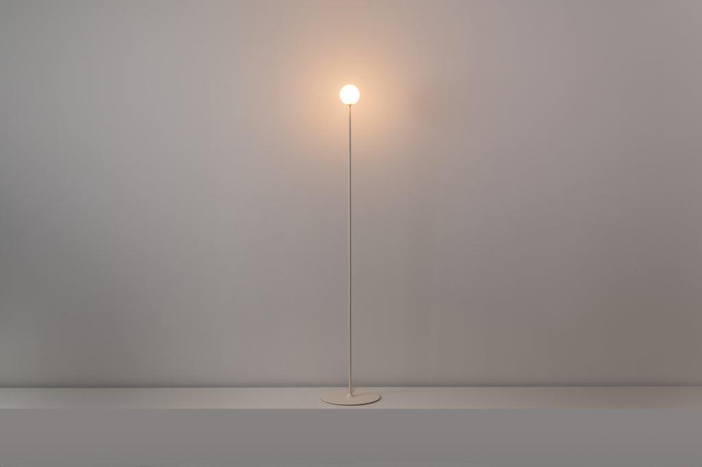 Lampa de podea Symphony G9 H. 130 cm, texturată în culoarea mâței - PARIS14A.RO