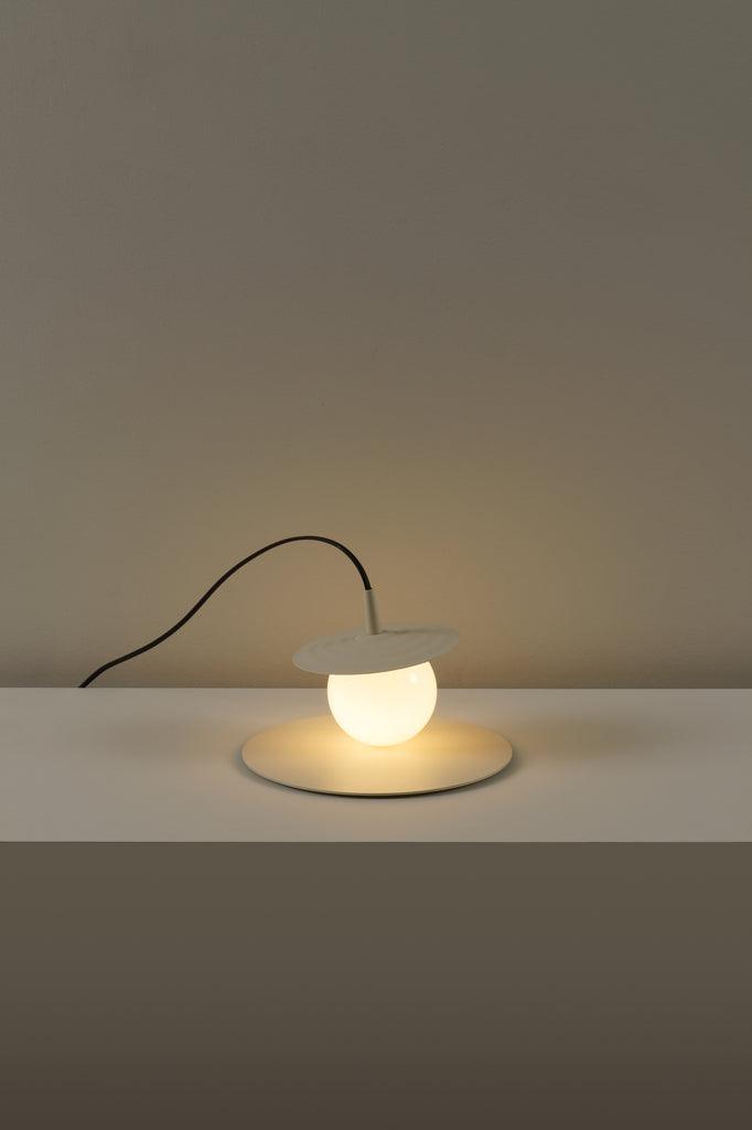 Lampa de masă Symphony G9, texturată în nuanța mink. - PARIS14A.RO