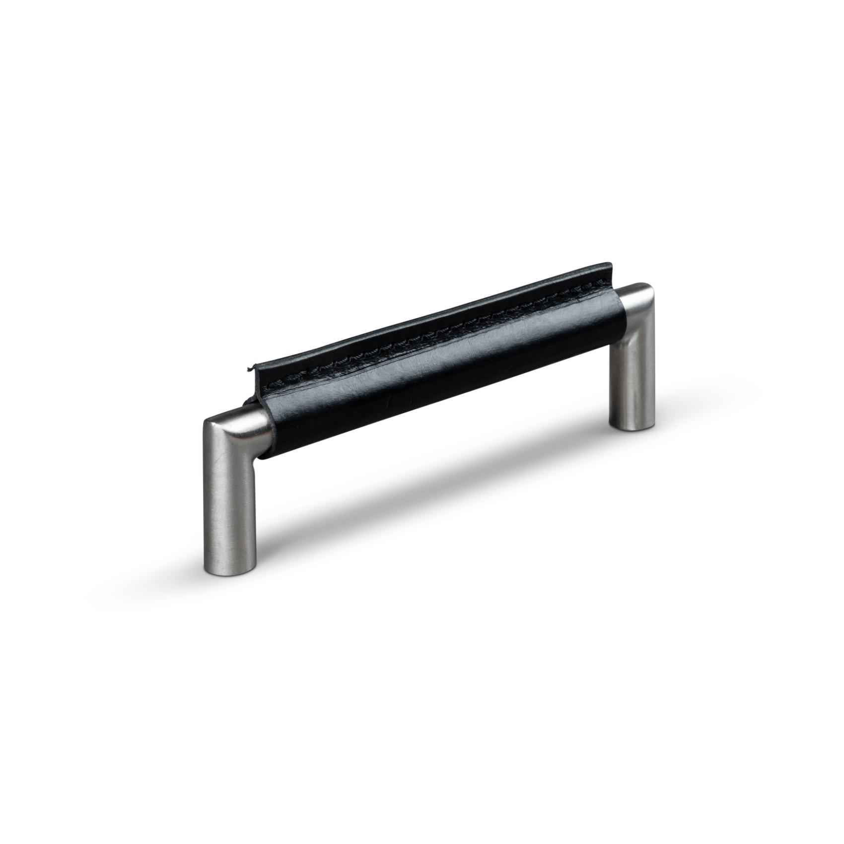 MANER MONOPOLI CC128 STAINLESS LOOK BLACK SKIN OCH BLACK STITCH inaltime 35 mm, grosime 14 mm, lungime 141 mm - PARIS14A.RO