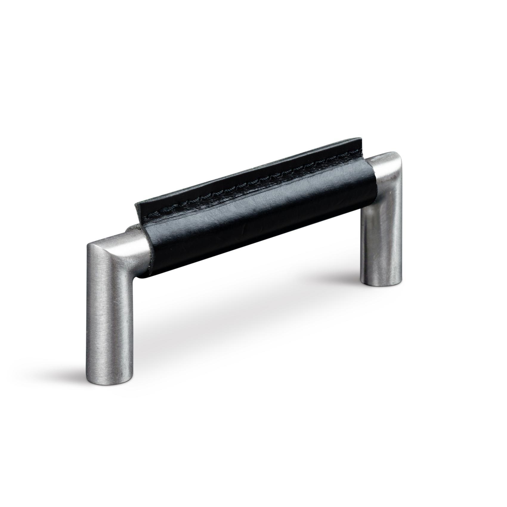 MANER MONOPOLI CC96 STAINLESS LOOK BLACK SKIN OCH BLACK STITCH inaltime 35 mm, grosime 14 mm, lungime 108 mm - PARIS14A.RO