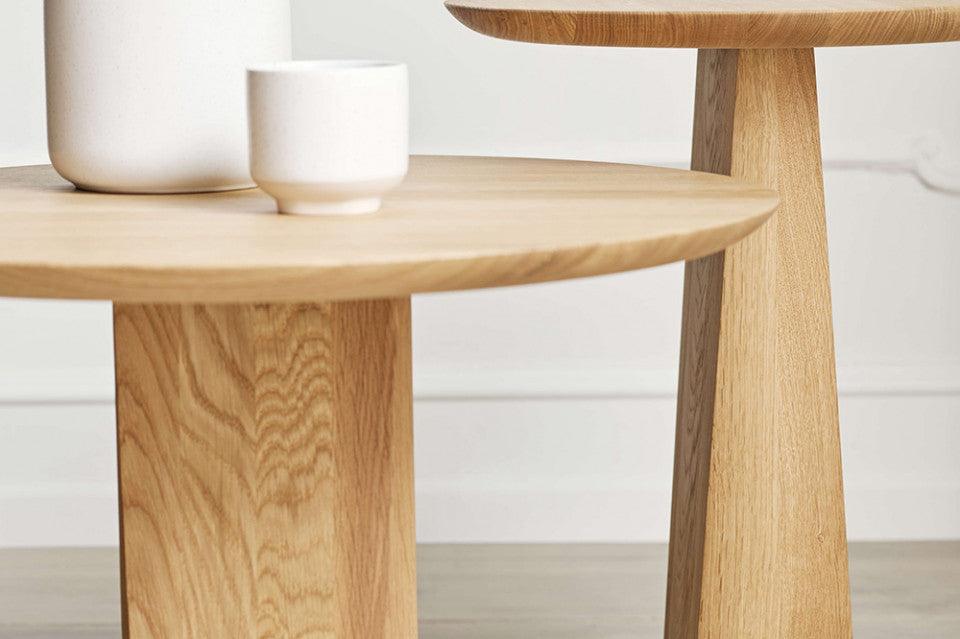 Masa laterala maro din marmura si lemn de stejar 42 cm Root White Bolia - PARIS14A.RO