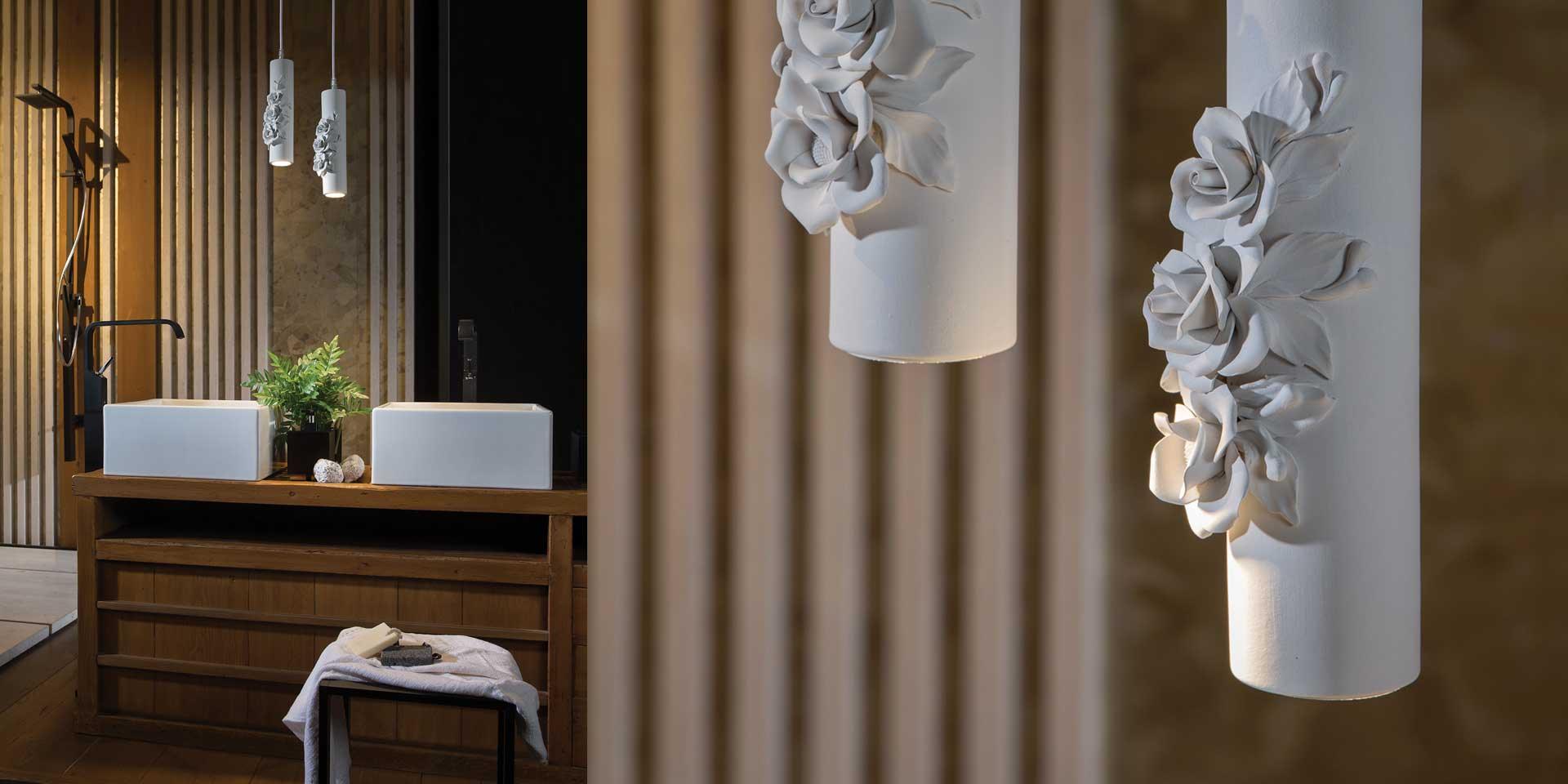 Pendul din ceramică albă împodobită cu modele reliefate de flori Capodimonte by Karman - PARIS14A.RO